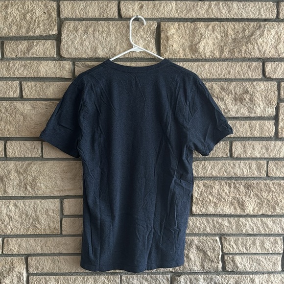 Everlane T-Shirt - Picture 3 of 4